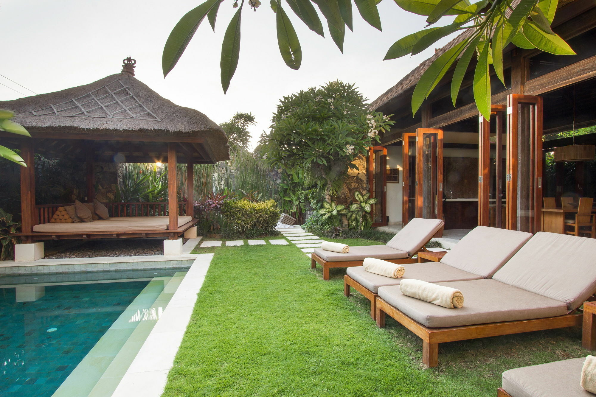 Villa Suar Seminyak Exterior foto